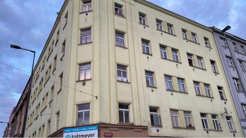 V bytě v pražských Nuslích byl nalezen mrtvý 28letý muž